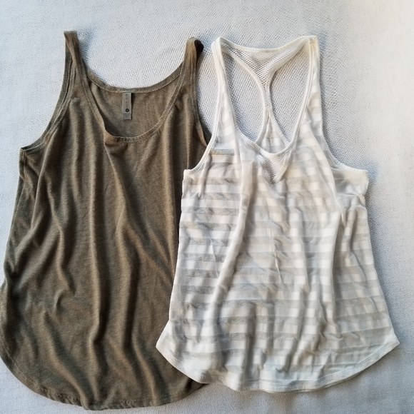 SOLD already just doesn't show it and I can't delete it for some reason. - Picture 1 of 12